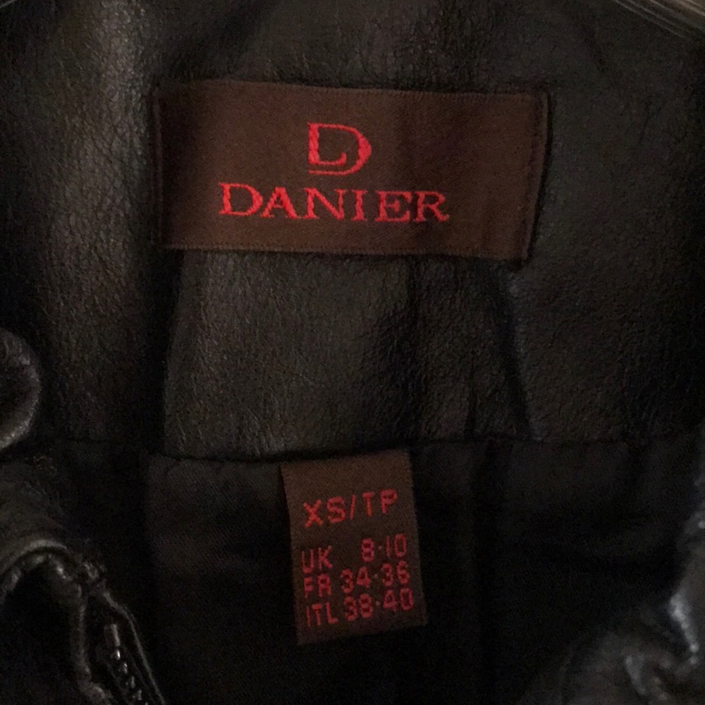Leather jacket - Picture 2 of 3